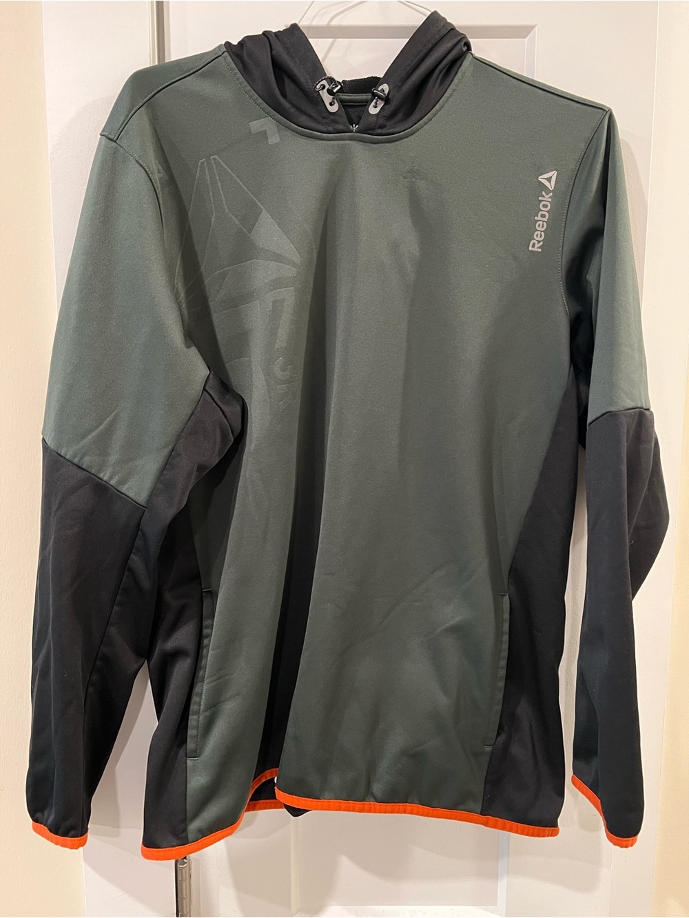 Reebok Sweater. Size L.